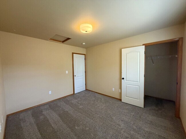Building Photo - Spacious 4-Bedroom Home Near Lake Stevens in Desirable Noble Court