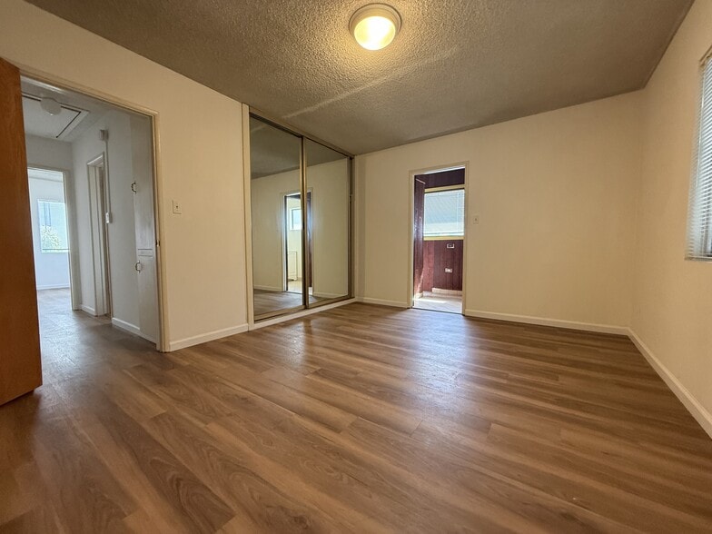 Building Photo - 330 E Fairview Ave