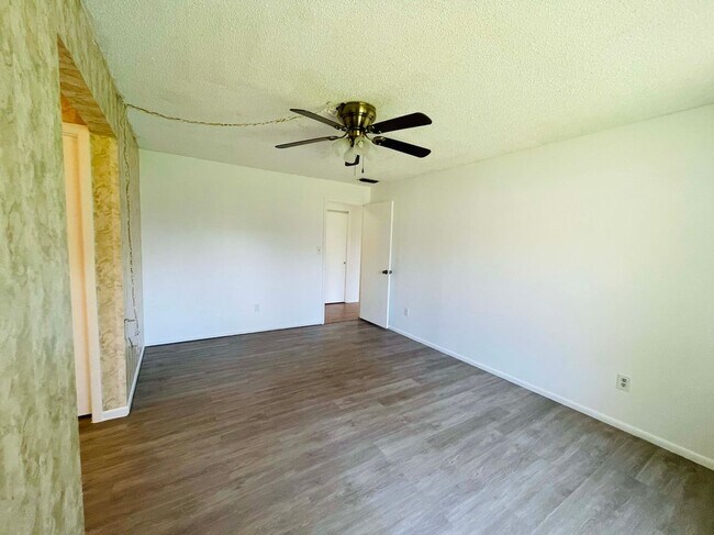 Building Photo - 428 Breakwater Dr