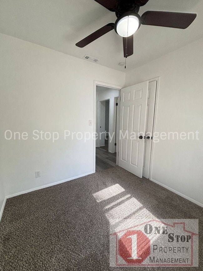 Building Photo - 4-bedroom, 2.5-bath in  Kansas City