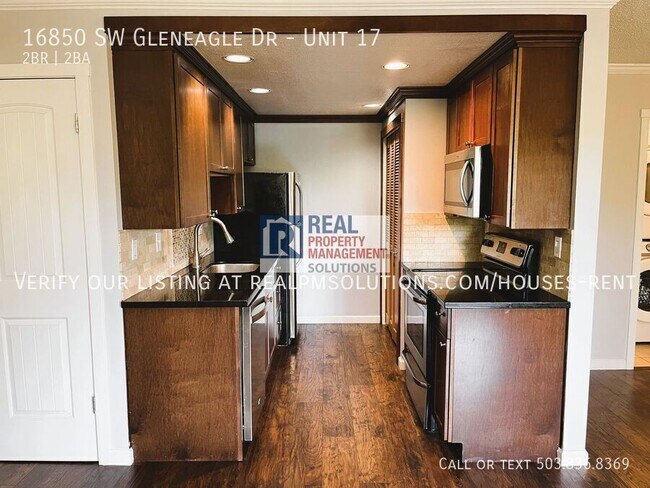 Building Photo - 16850 SW Gleneagle Dr