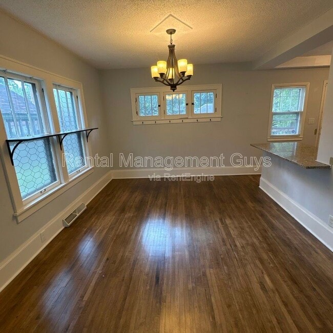 Building Photo - 3611 N Sheridan Ave