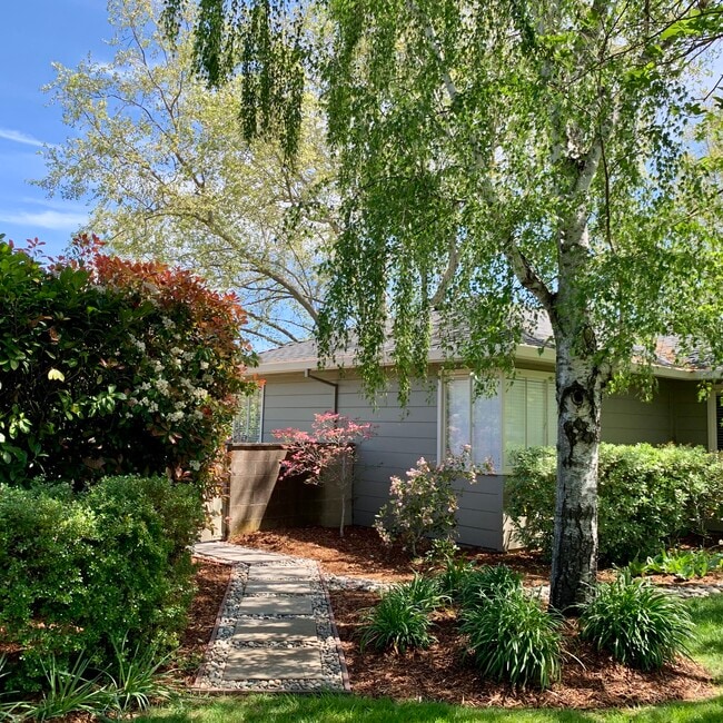 Building Photo - 3860 Linda Vista Ave