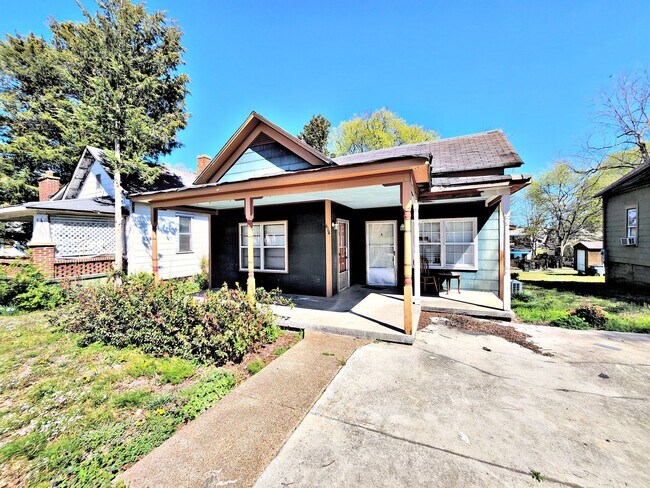 Primary Photo - 614 3rd Ave SW