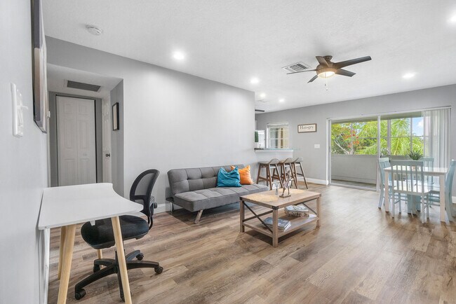 Building Photo - 126 Sparrow Dr