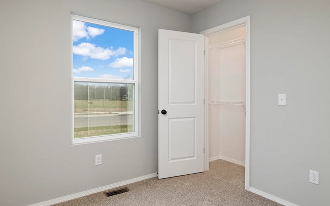Building Photo - Beautiful 3 Bedroom Home with a fully fenc...