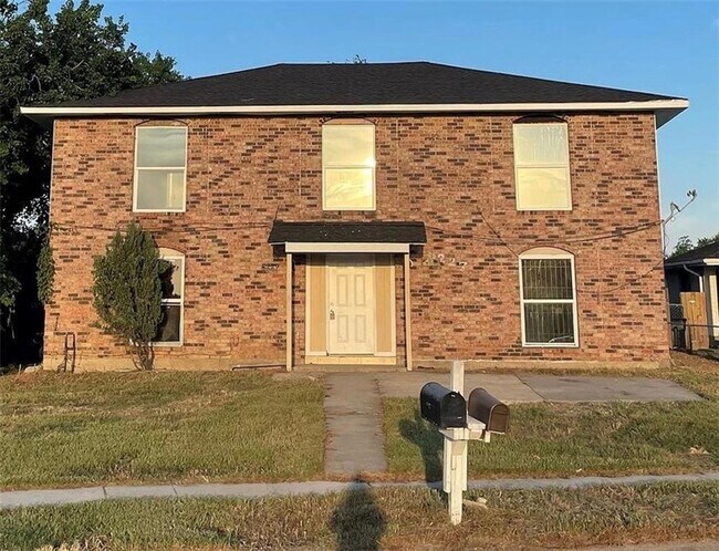 Primary Photo - 5227 Cannes St