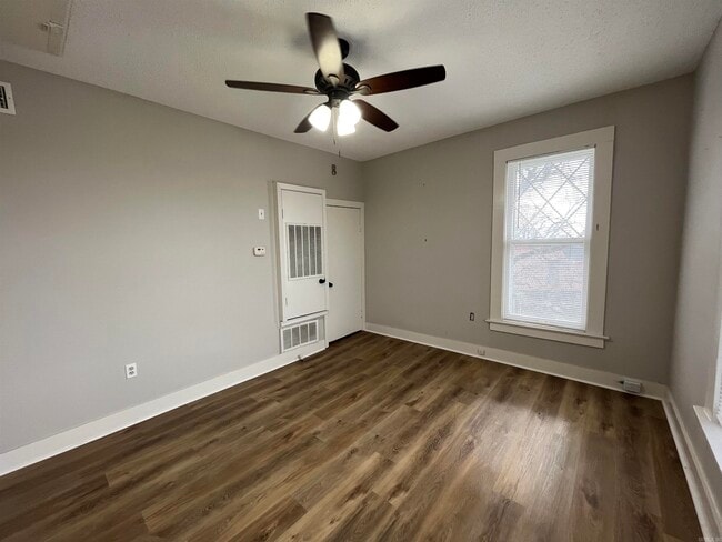 Building Photo - 1020 Kavanaugh Blvd