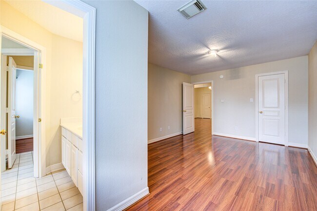Building Photo - 2915 Monet Dr