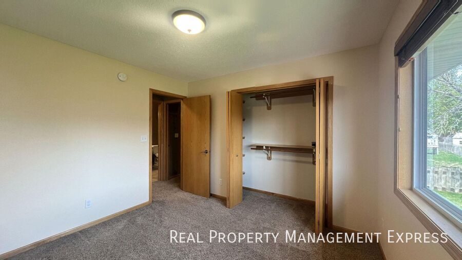 Building Photo - 4 Bedroom 2 Bathroom Home for Rent