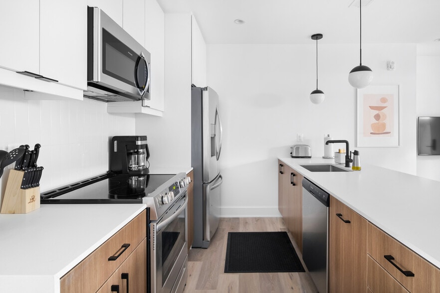 Building Photo - Perry Co-Living