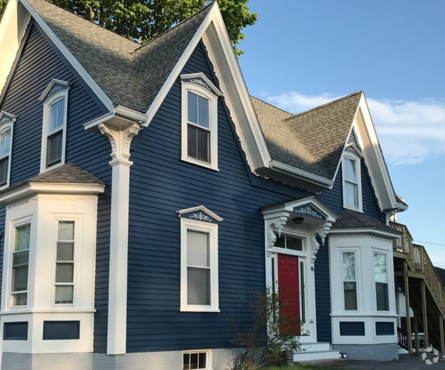 Building Photo - 63 Hale St