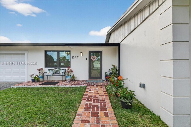 Building Photo - Southwest 74th Street, Miami, FL 33183 - 3 BR 2 BA single-family home