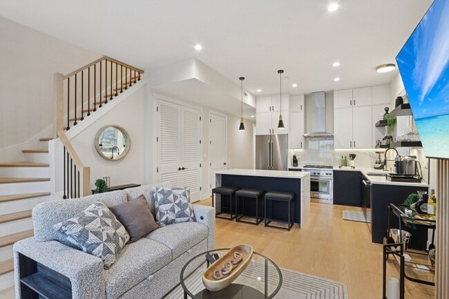 Building Photo - 4119 N Ashland Ave