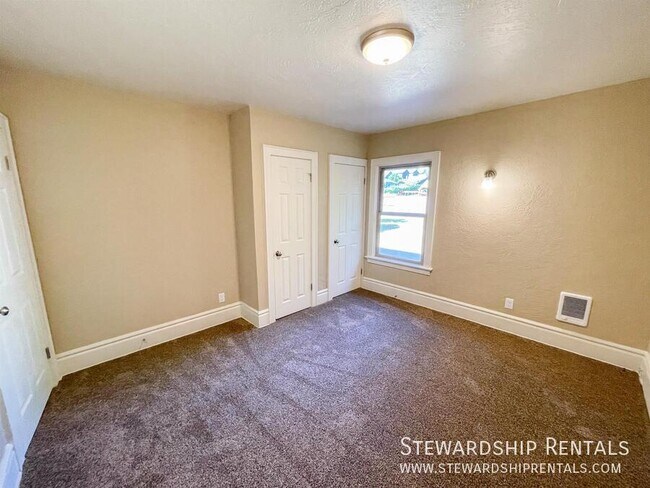 Building Photo - 2334 Augusta St