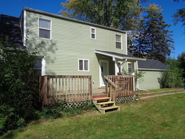 Building Photo - 218 E Milham Ave