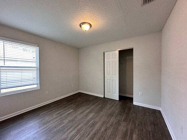 Building Photo - Four Bedroom Home on Belfort Rd.