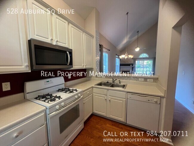 Building Photo - 528 Auburn Square Dr
