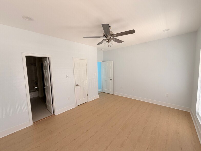 Building Photo - 6205 Wadsworth Dr