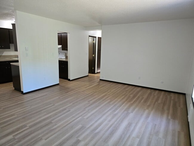 Building Photo - Incredible Value!  Upstairs Pet Friendly 2...