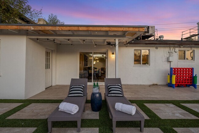 Building Photo - COMING SOON! Fully Furnished 3 Bedroom 3 Bathroom Home in Old Town Scottsdale