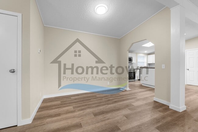 Building Photo - 3 Bedroom 2 Bathroom Home in a Rustic Setting with Mountain Views Available in Blanchard!