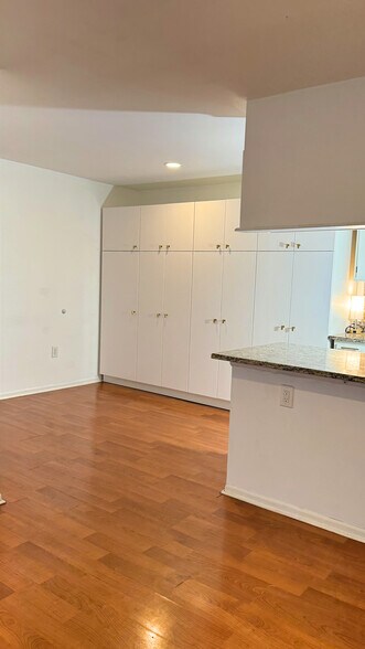 Building Photo - 25 Steeplechase Ct