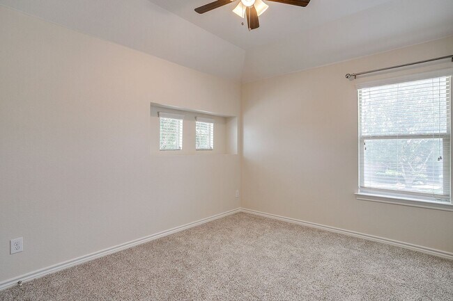 Building Photo - 3801 Weatherstone Dr
