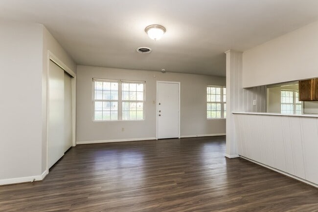 Building Photo - 608 Hilliard St