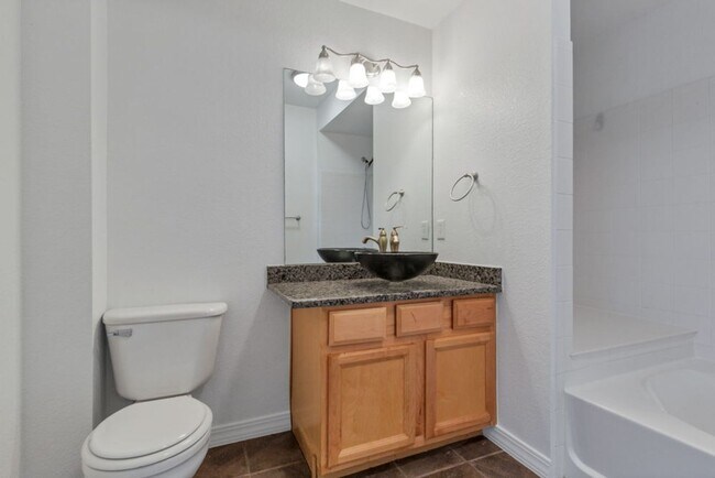 Building Photo - Stylish Longmont Condo with Vaulted Ceilings and Modern Upgrades