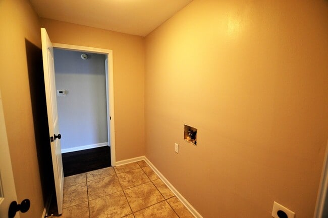 Building Photo - Beautifully remodeled! 3 Bedroom 2 Bath Home in Denham Springs
