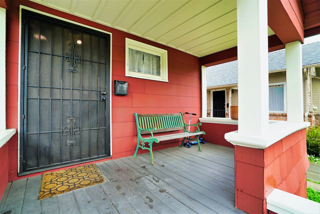 Building Photo - 860 55th St