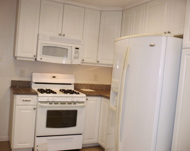 Kitchen - 8200 Ramsgate Ave