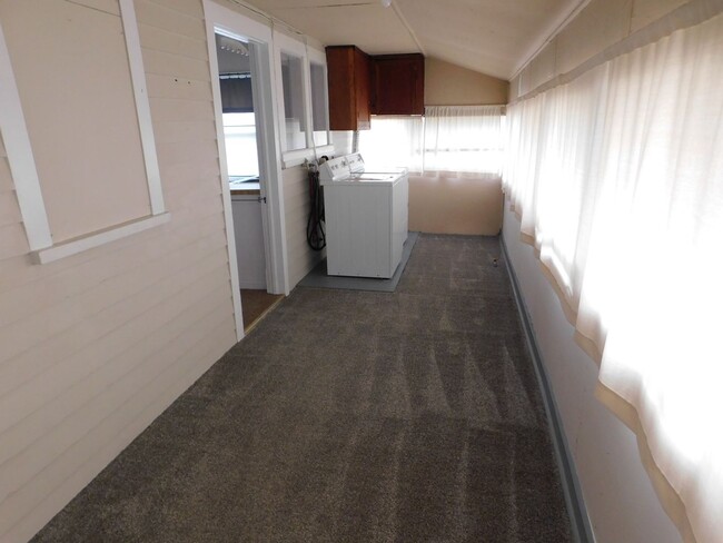 Building Photo - Cozy 2 Bed 1 Bath Home
