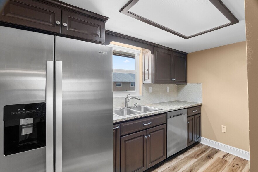 Building Photo - 252 Ulster Ln