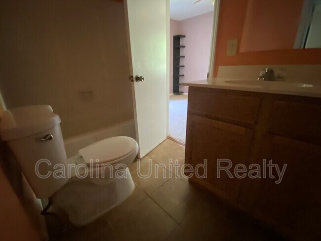 Building Photo - 3914 Aster Dr