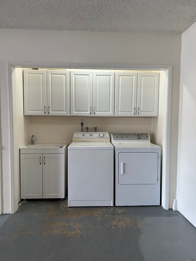 Building Photo - Live in Comfort. Live in Style. Live in La...