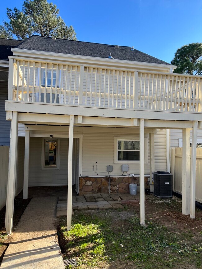 Back deck - 403 Hobbs Rd SE