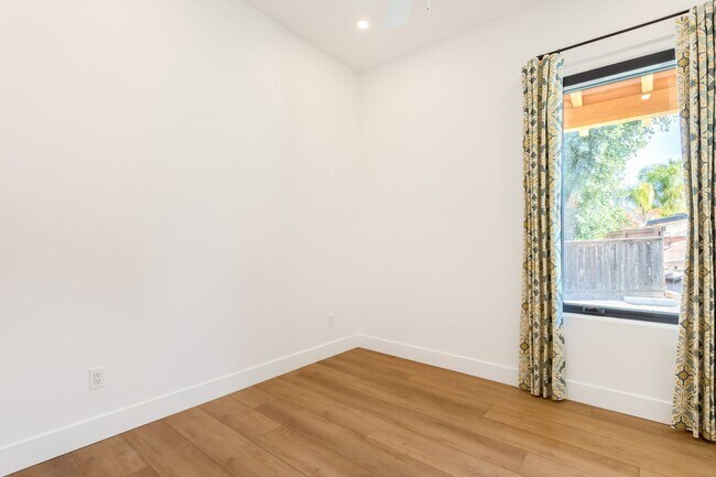 Building Photo - Luxurious Living in Rancho San Diego: Custom Built Home for Rent $5,095