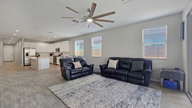 Building Photo - 18572 W Cottontail Ln
