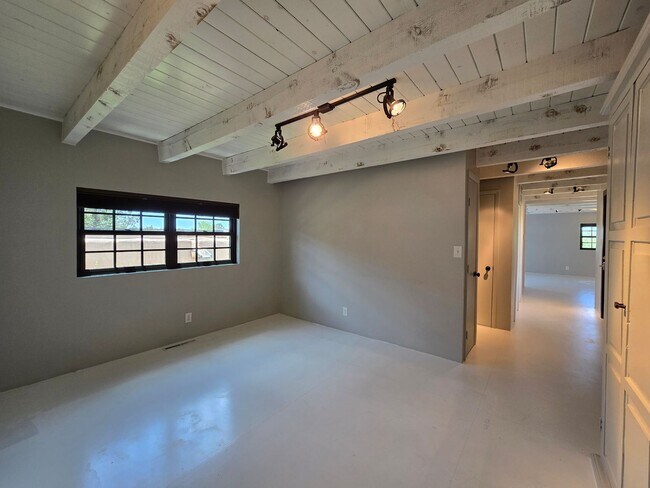 Building Photo - 335 Otero St