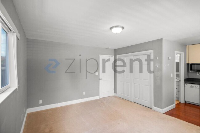Building Photo - Unit