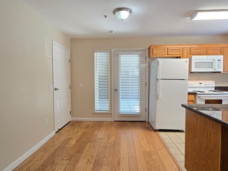 Building Photo - 3845 Blackford Ave