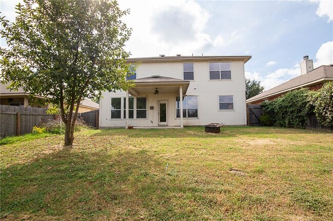 Building Photo - 9215 Pioneer Forest Dr