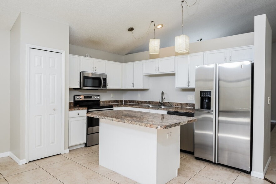 Building Photo - 4331 Boca Woods Dr