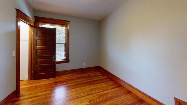 Building Photo - 1025 Park St SW