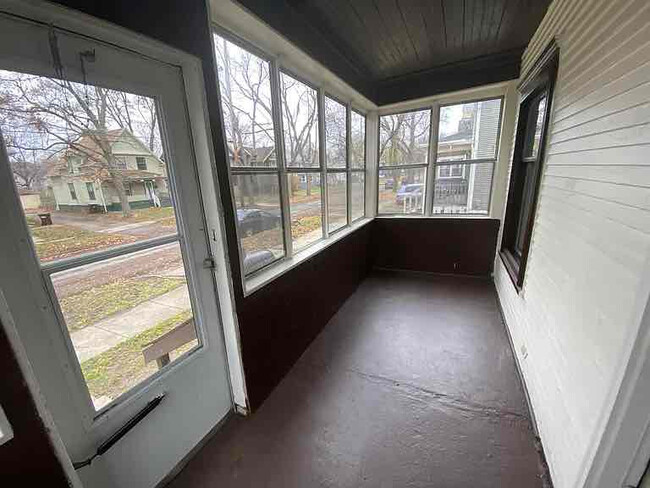 Building Photo - 1027 Woodbridge St