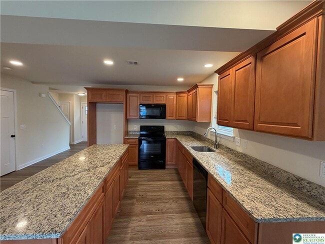 Building Photo - 102 Linda Ct N