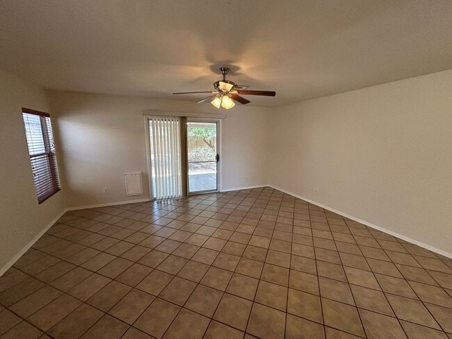 Building Photo - 12521 W Myer Ln