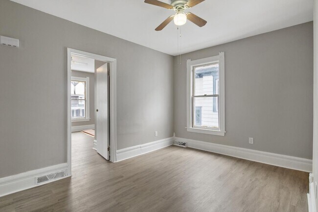 Building Photo - 304 Baker Ave